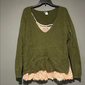 VENUS Green V-Neck Sweater with Lace Accent